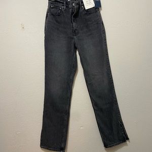 ABERCROMBIE AND FITCH: The 90’s Straight Ultra High Rise Jeans